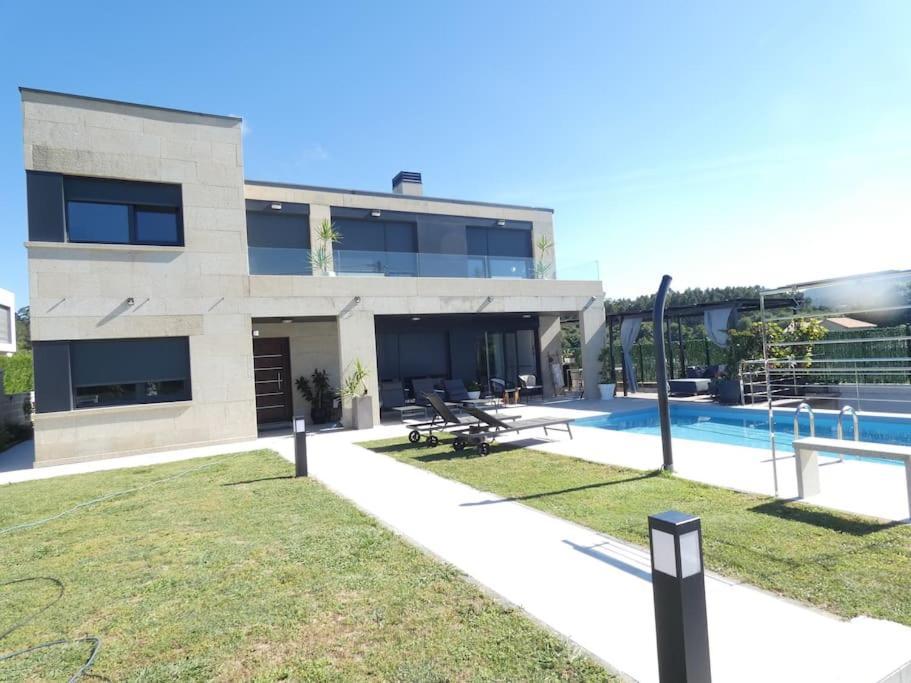 Chalet De Diseno Moderno En Sanxenxo Luaran gambar