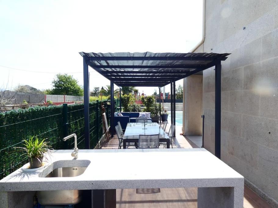Chalet De Diseno Moderno En Sanxenxo Luaran gambar